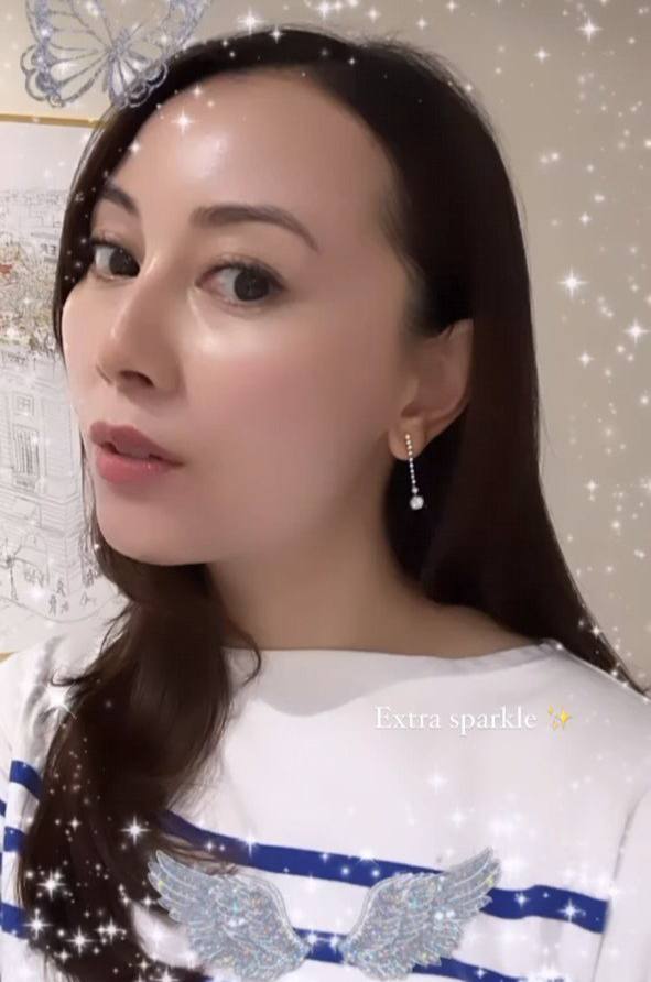 網民直指袁嘉敏膠面。